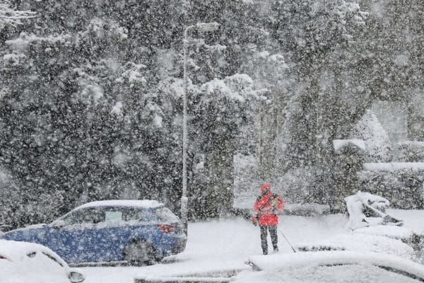 Na Česko se žene silný mráz a sněžení