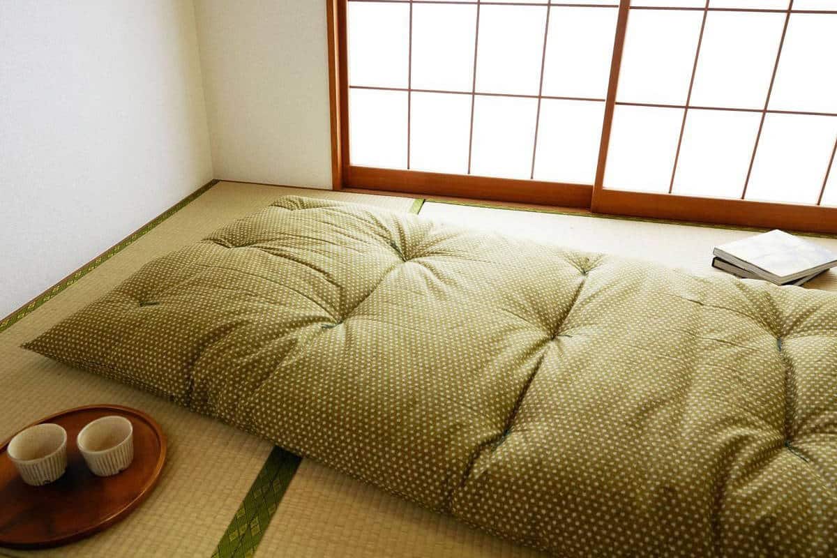 Postel v ložnici je minulostí, chytří lidé volí pohodlnější varianty spaní.